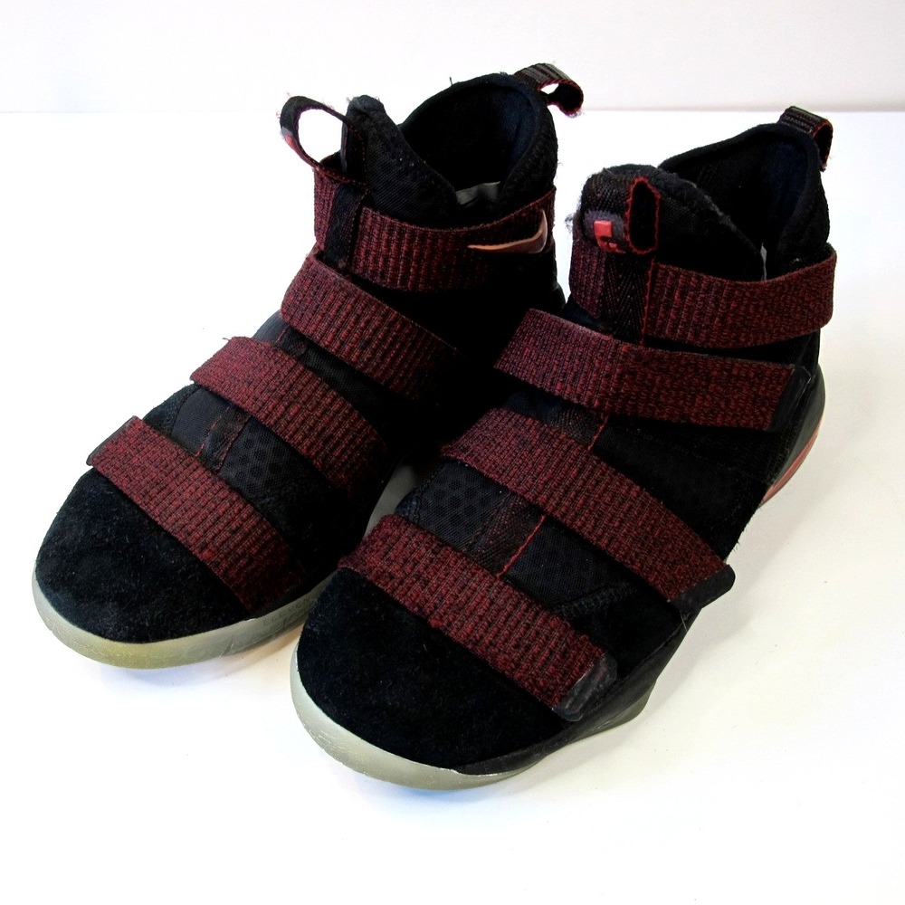LeBron James Soldier 11 Youth Size 5.5 Sneaker Shoes Red Black